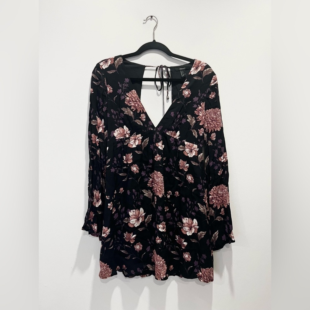 Forever 21 Black Purple Floral Flare Sleeve Witchy Boho Open Back Mini Dress SM - Picture 3 of 9